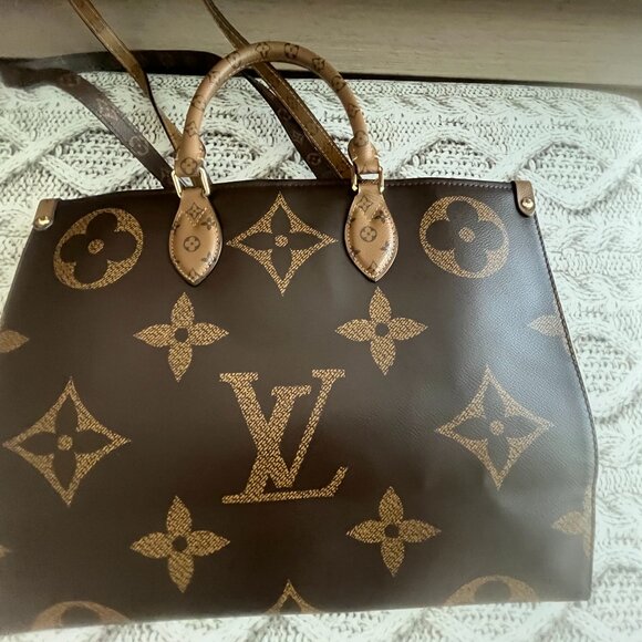 Louis Vuitton "On the GO' bag - Picture 3 of 5